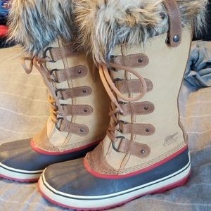 Sorel Joan of Arctic women’s winter boots